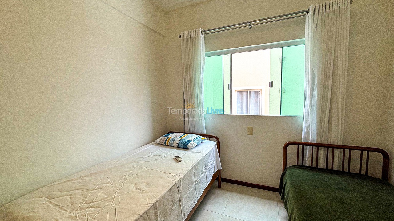 Apartamento para aluguel de temporada em Governador Celso Ramos (Praia de Palmas)