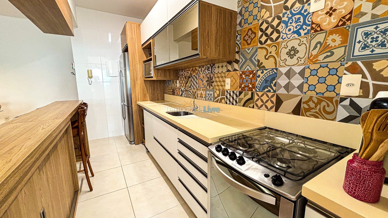 Apartamento para aluguel de temporada em Governador Celso Ramos (Praia de Palmas)