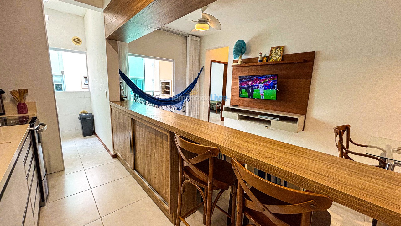 Apartamento para aluguel de temporada em Governador Celso Ramos (Praia de Palmas)