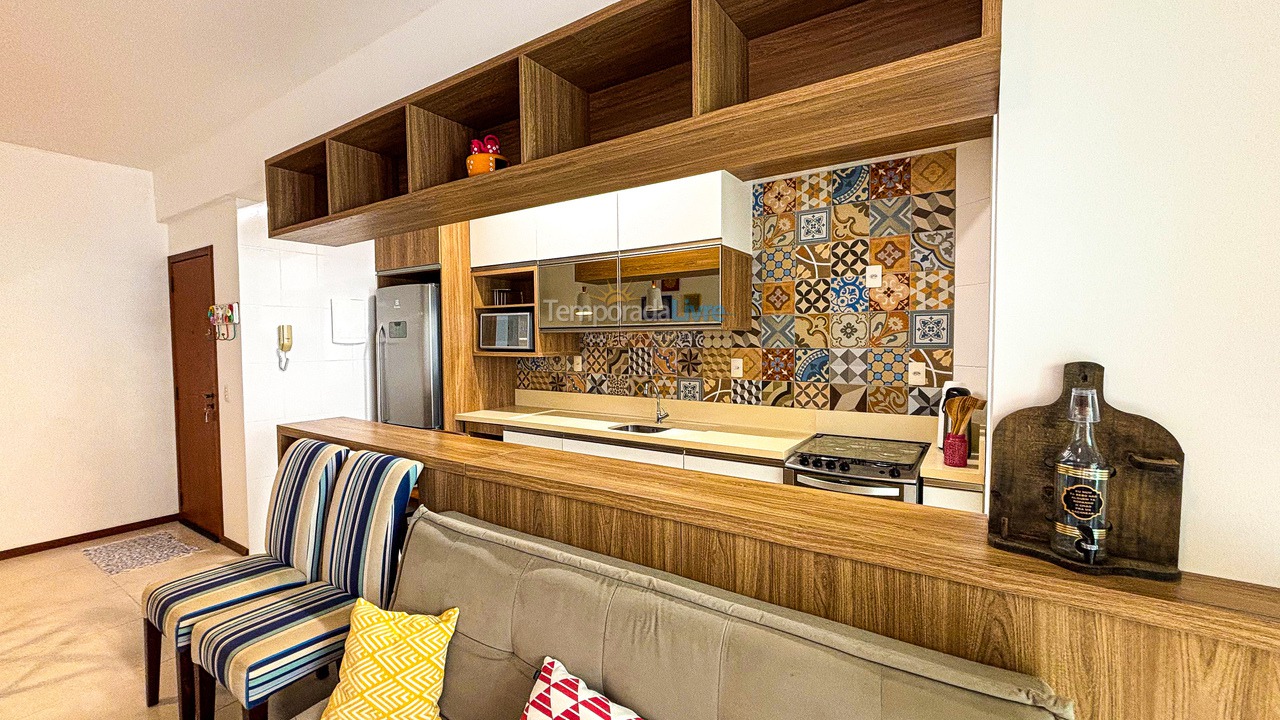 Apartamento para aluguel de temporada em Governador Celso Ramos (Praia de Palmas)