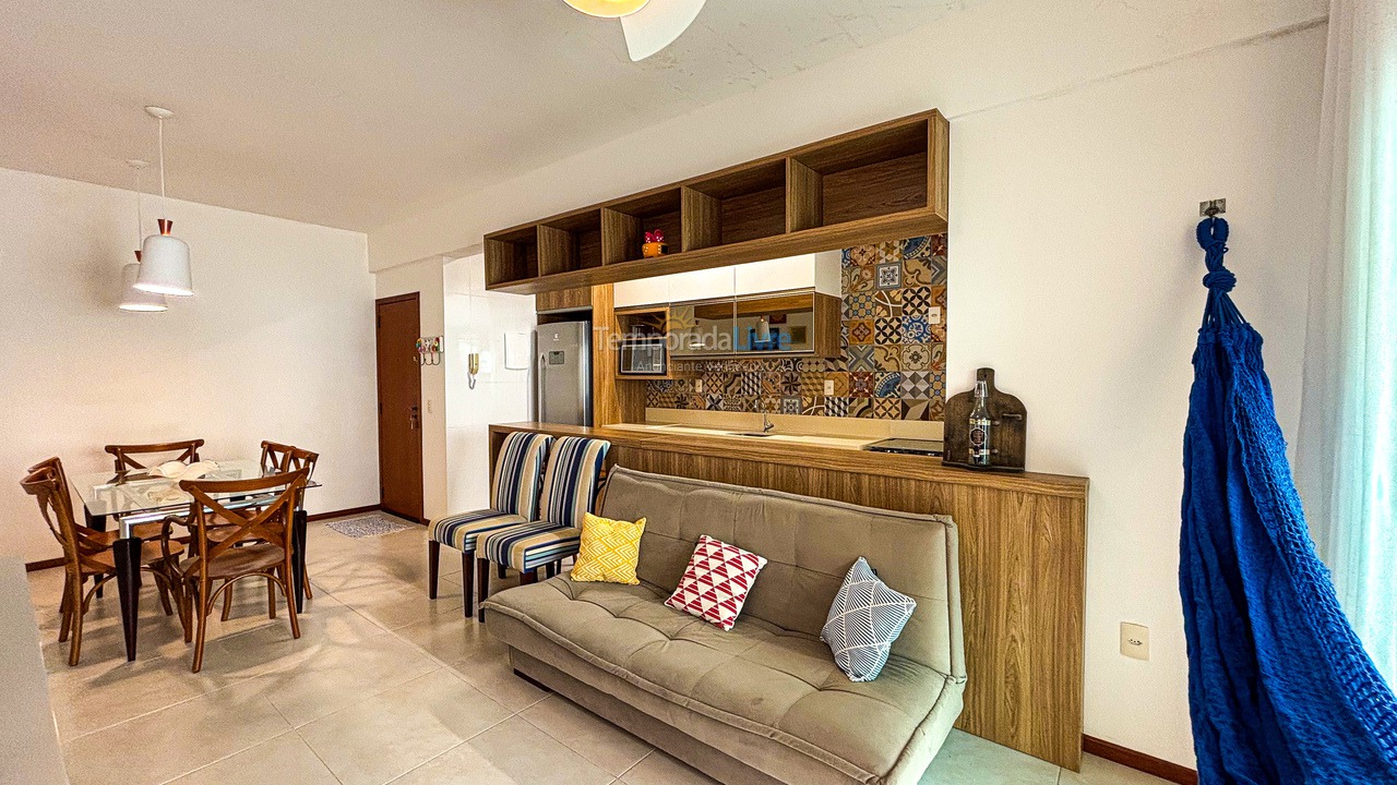 Apartamento para aluguel de temporada em Governador Celso Ramos (Praia de Palmas)