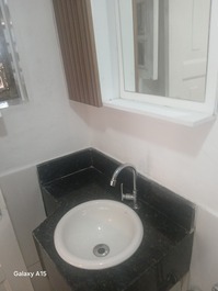 Kitnet mobiliada aluguel temporada a 5min da Rua das Pedras