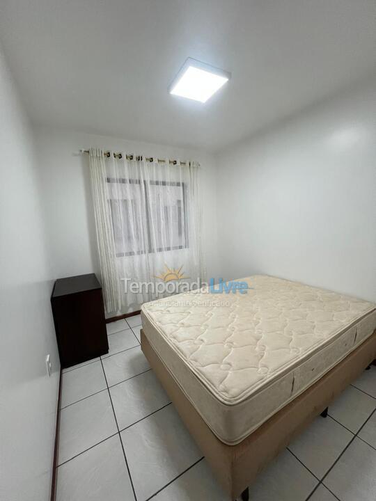 Apartamento para aluguel de temporada em Itapema (Meia Praia)