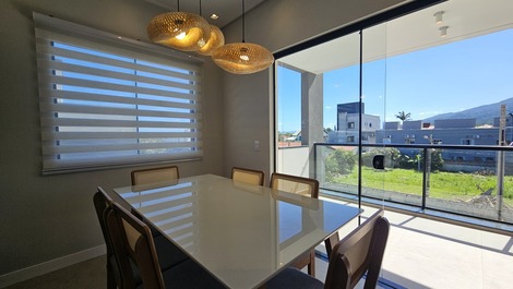 Apartamento de 3 suites con vistas al mar en Zimbros