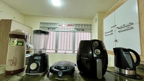 Two-bedroom apartment one block from the beach in Meia Praia.