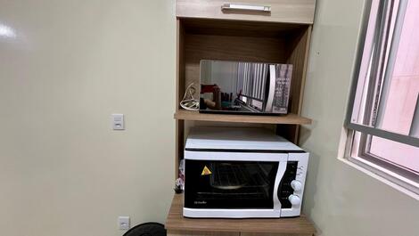 Two-bedroom apartment one block from the beach in Meia Praia.