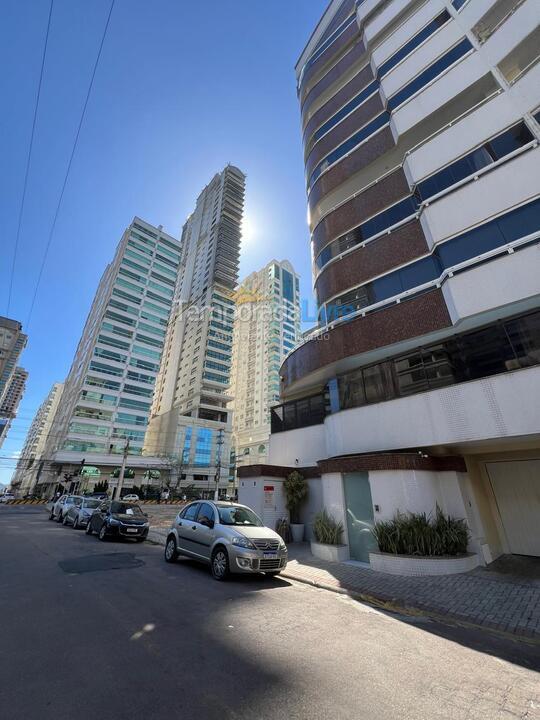 Casa para aluguel de temporada em Itapema (Meia Praia)