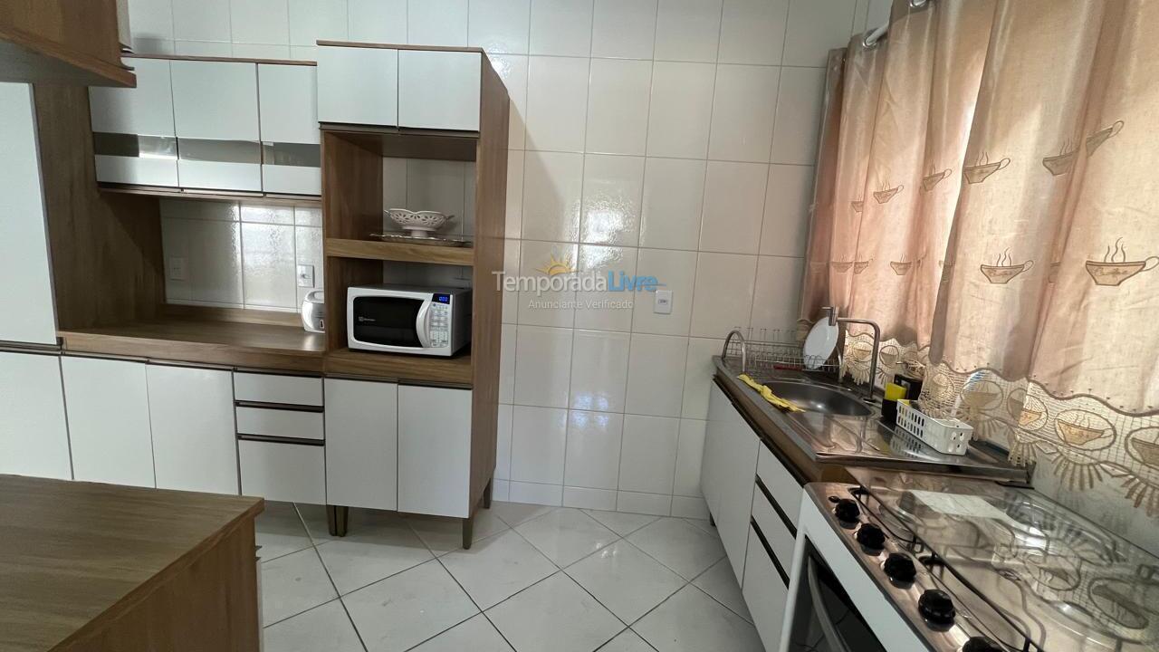 Casa para aluguel de temporada em Itapema (Meia Praia)