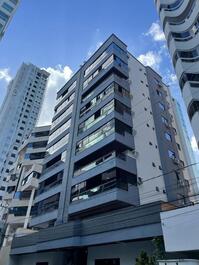 Apartamento de 3 habitaciones con vista al mar cerca del centro comercial Russi