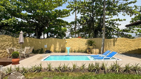 6-SUITE MANSION 150m FROM THE BEACH - PET FRIENDLY