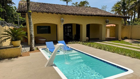 6-SUITE MANSION 150m FROM THE BEACH - PET FRIENDLY