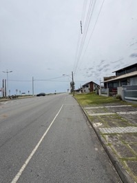 Ótimo Sobrado frente mar com Ac, WI-FI, piscina, churrasqueira