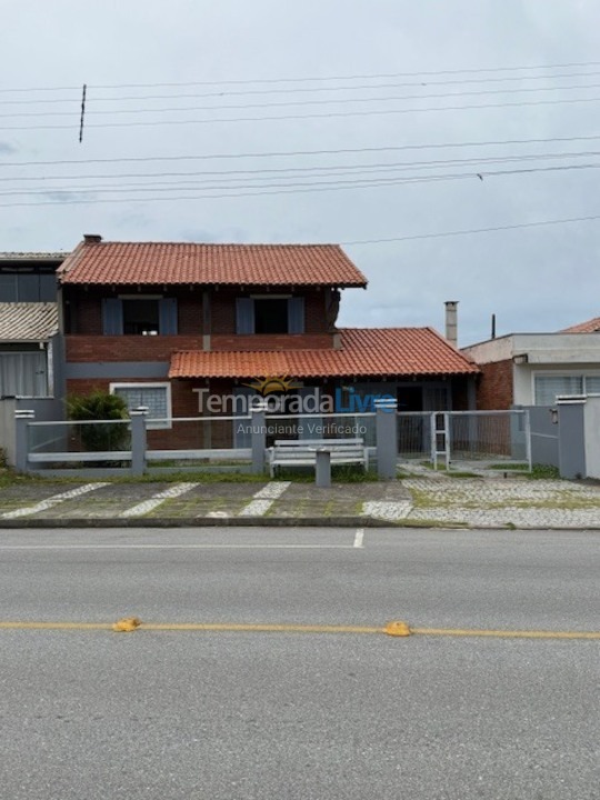 Casa para aluguel de temporada em São Francisco do Sul (Praia Grande)