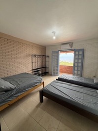 Ótimo Sobrado frente mar com Ac, WI-FI, piscina, churrasqueira