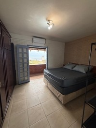 Ótimo Sobrado frente mar com Ac, WI-FI, piscina, churrasqueira