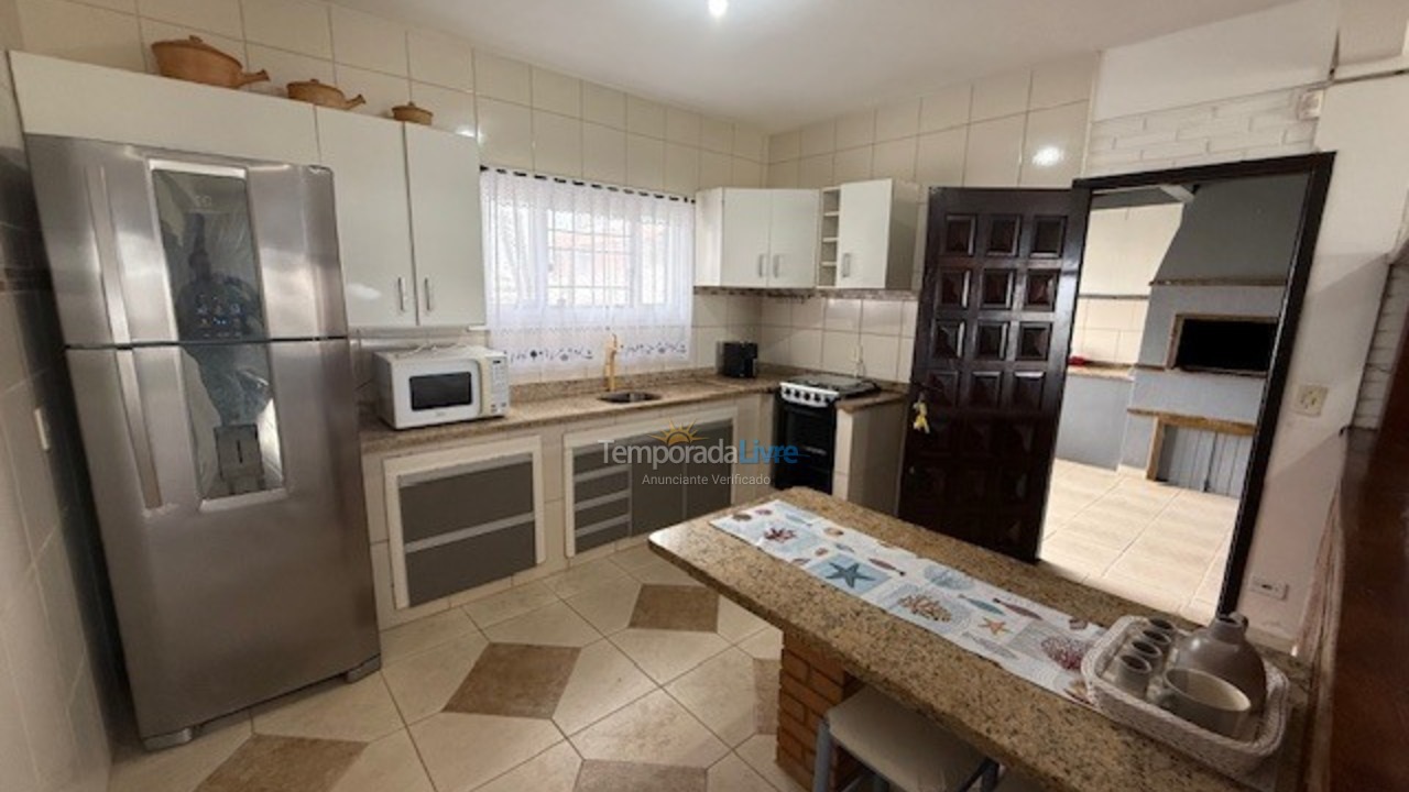 Casa para aluguel de temporada em São Francisco do Sul (Praia Grande)