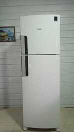 Geladeira e freezer espaçosos. nova.