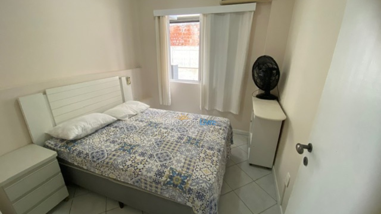 Apartamento para aluguel de temporada em Governador Celso Ramos (Praia de Palmas)