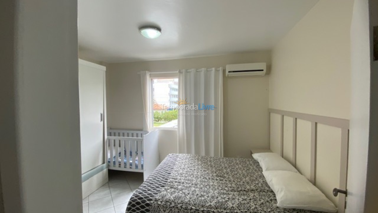 Apartamento para aluguel de temporada em Governador Celso Ramos (Praia de Palmas)