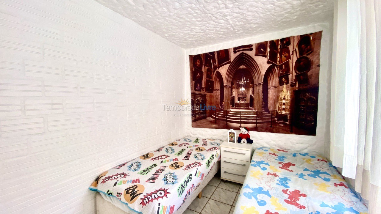 Casa para aluguel de temporada em Porto Belo (Enseada Encantada)