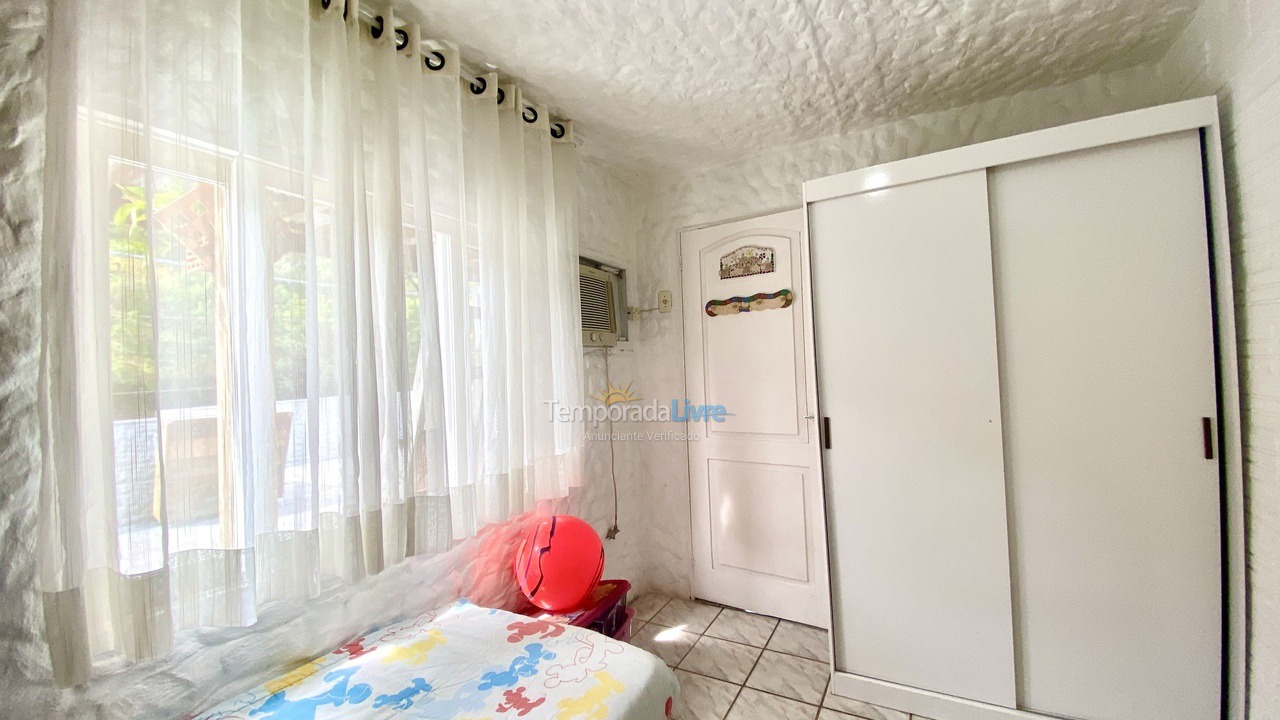 Casa para aluguel de temporada em Porto Belo (Enseada Encantada)