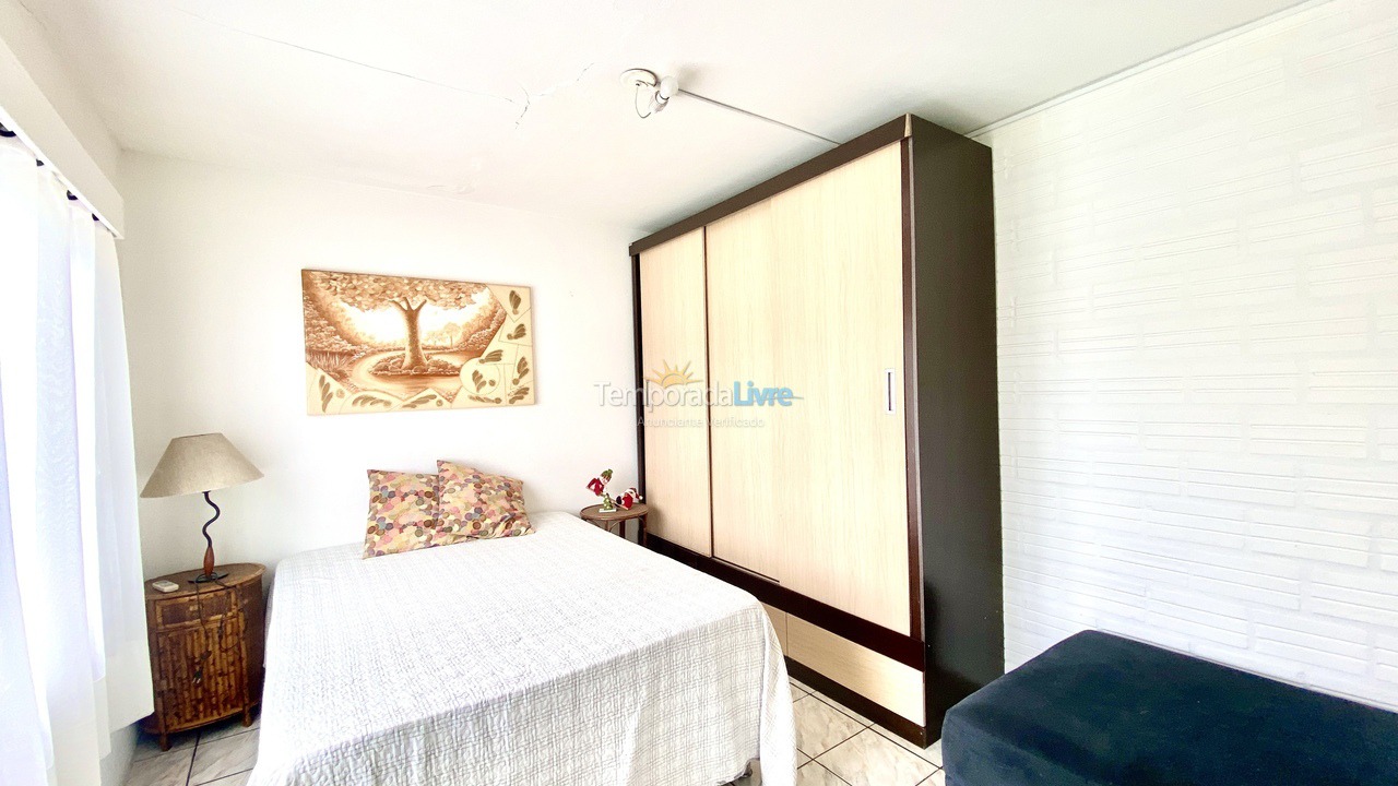 Casa para aluguel de temporada em Porto Belo (Enseada Encantada)