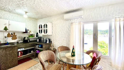 Casa parte superior para 4 pessoas com vista para o mar em Porto Belo