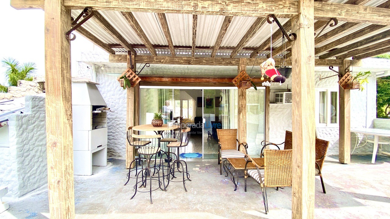 Casa para aluguel de temporada em Porto Belo (Enseada Encantada)