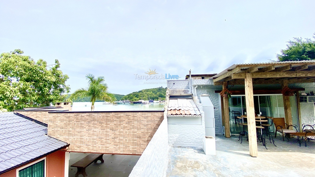 Casa para aluguel de temporada em Porto Belo (Enseada Encantada)