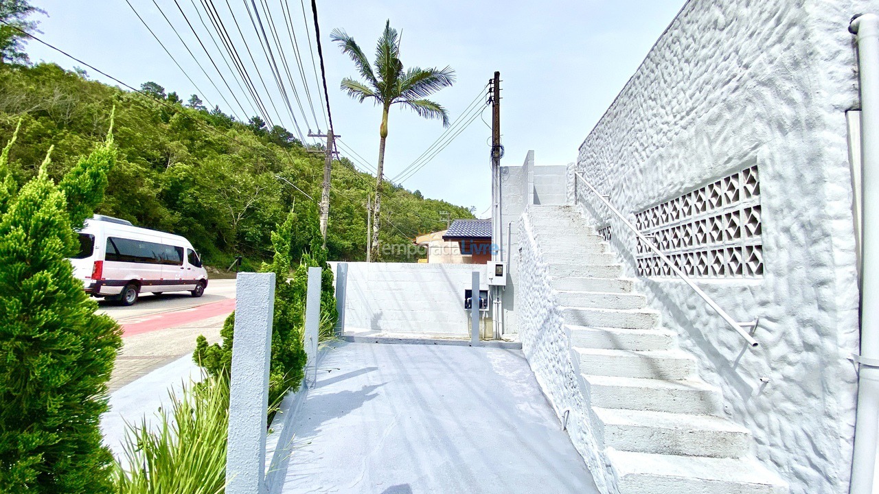 Casa para aluguel de temporada em Porto Belo (Enseada Encantada)