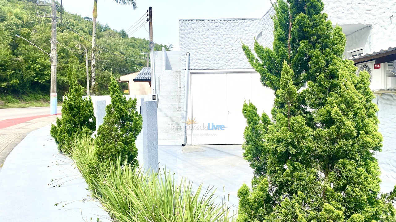 Casa para aluguel de temporada em Porto Belo (Enseada Encantada)