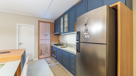 LINDO apartatamento 3 suítes - MARISCAL - 350m do mar. Alto padrão.