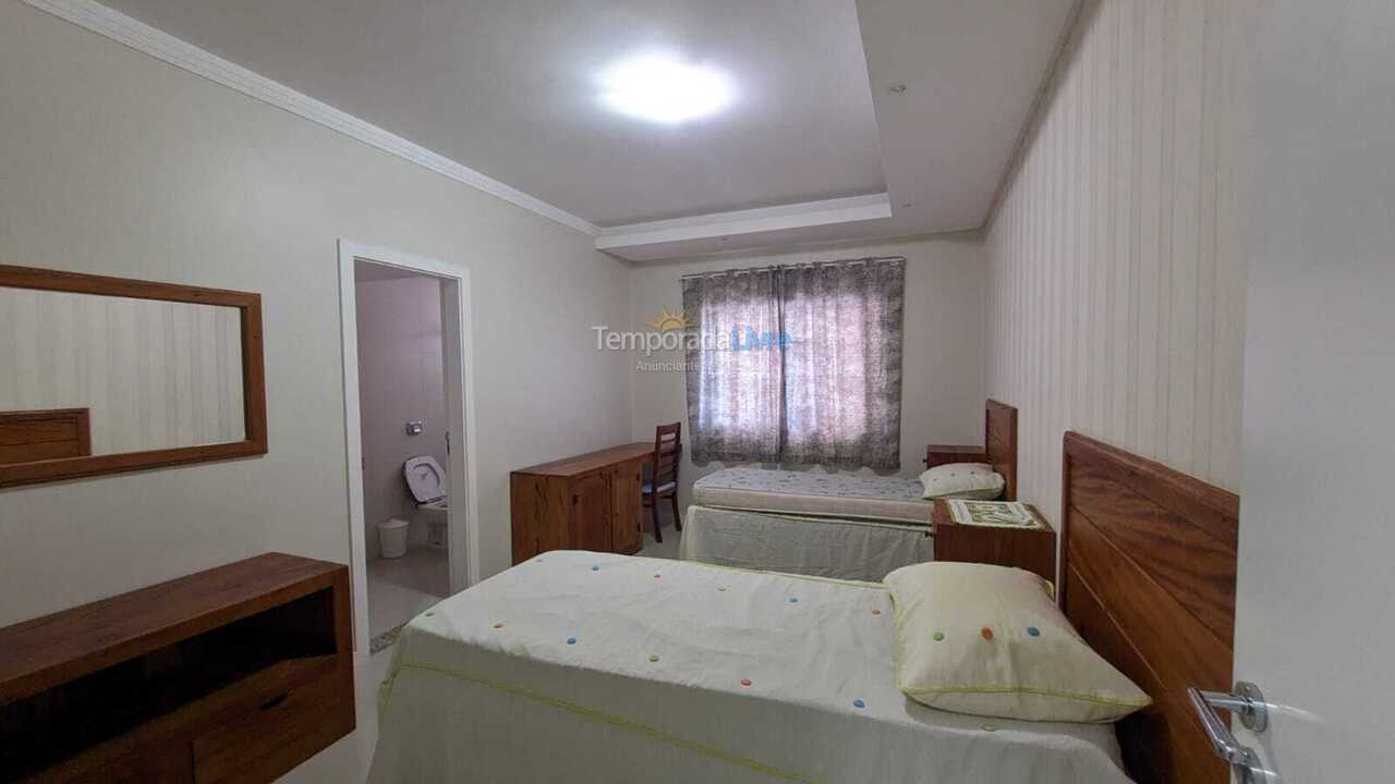 Apartment for vacation rental in Itapema (Centro)