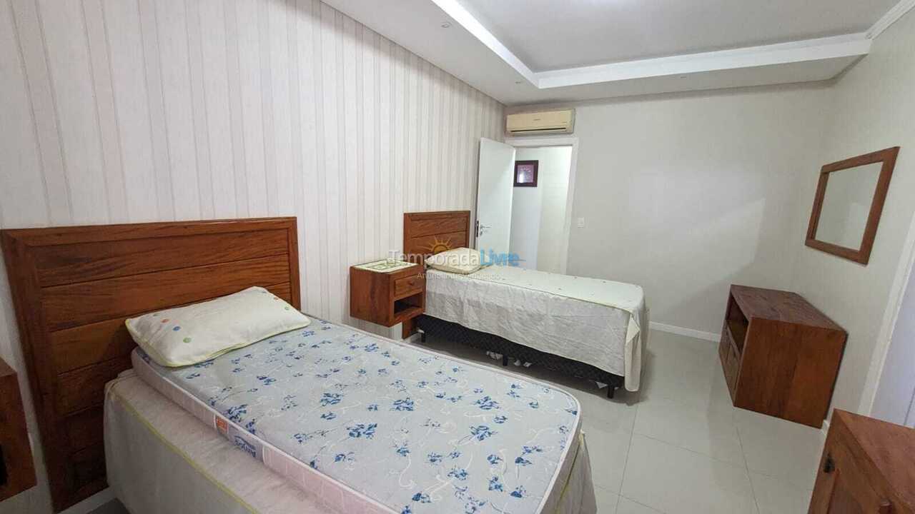 Apartment for vacation rental in Itapema (Centro)