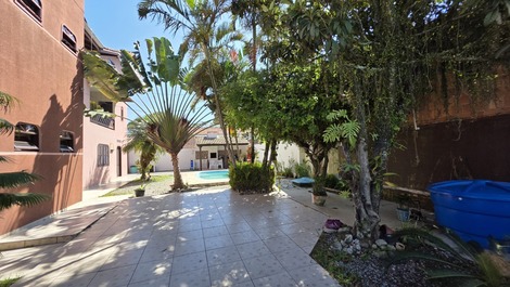 Two apartments 230m from the sea in Ubatuba (ground floor and first floor)