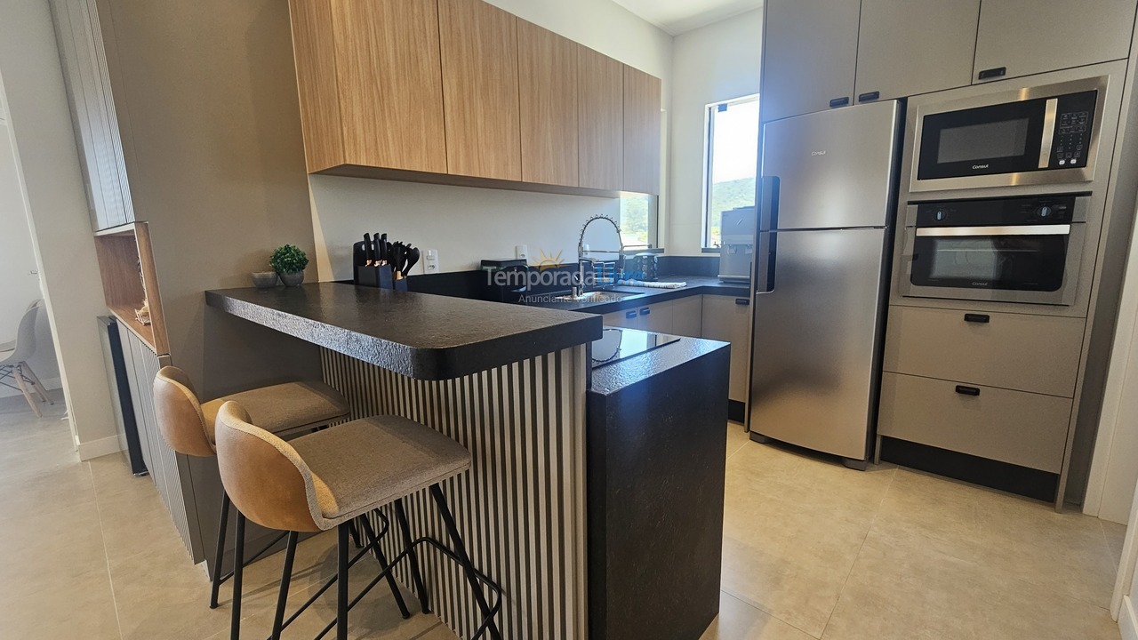 Apartamento para aluguel de temporada em Bombinhas (Praia de Quatro Ilhas)