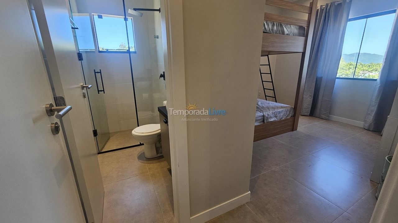 Apartamento para aluguel de temporada em Bombinhas (Praia de Quatro Ilhas)