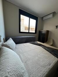 Apartamento con Vista al Mar - Playa Santinho, a 15 metros del mar.