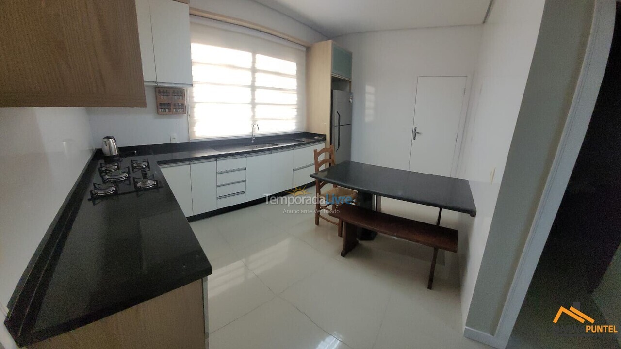 Casa para aluguel de temporada em Florianópolis (Jurere Tradicional)