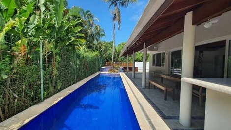 Beautiful house with pool and gourmet area. Sleeps 11 people.