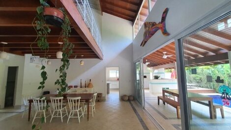 Beautiful house with pool and gourmet area. Sleeps 11 people.