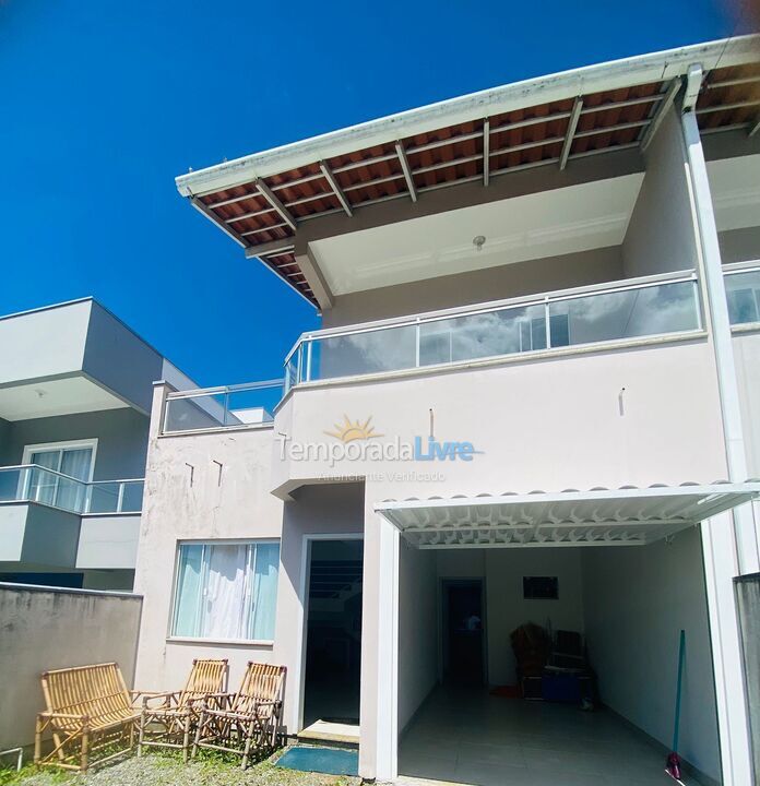 Casa para aluguel de temporada em Bombinhas (Praia de Zimbros)