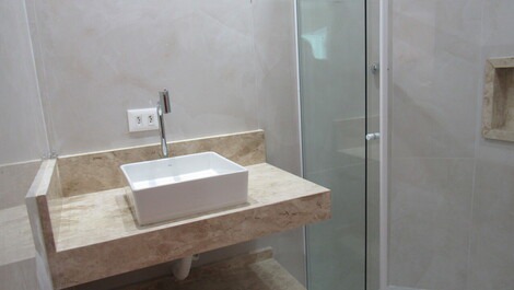 Apto perto da Praia Grande: Wi-Fi e ar-condicionado