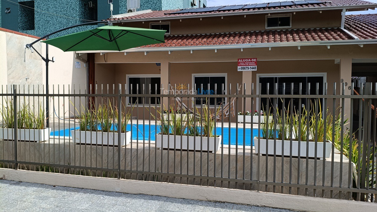 Casa para aluguel de temporada em São Francisco do Sul (Enseada)