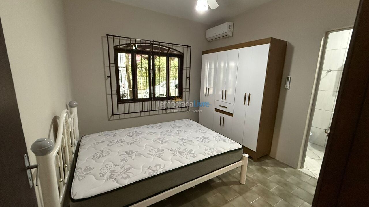 House for vacation rental in Itapema (Meia Praia)