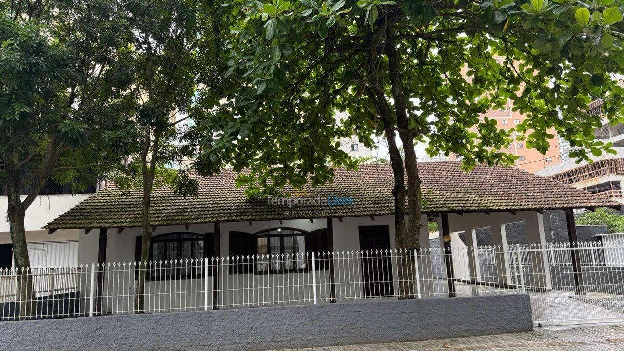 House for vacation rental in Itapema (Meia Praia)