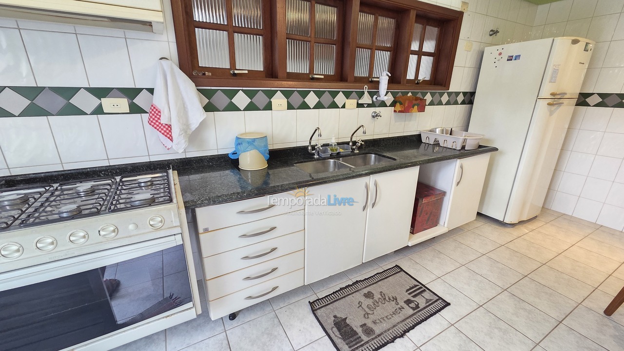 Casa para aluguel de temporada em Guarujá (Enseada)