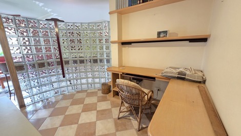 Casa 4 suites A/C Piscina churrasqueira local nobre Praia da enseada