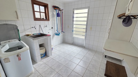 Casa 4 suites A/C Piscina churrasqueira local nobre Praia da enseada