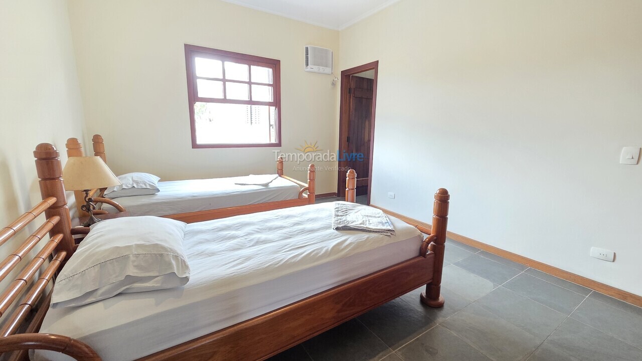 Casa para aluguel de temporada em Guarujá (Enseada)